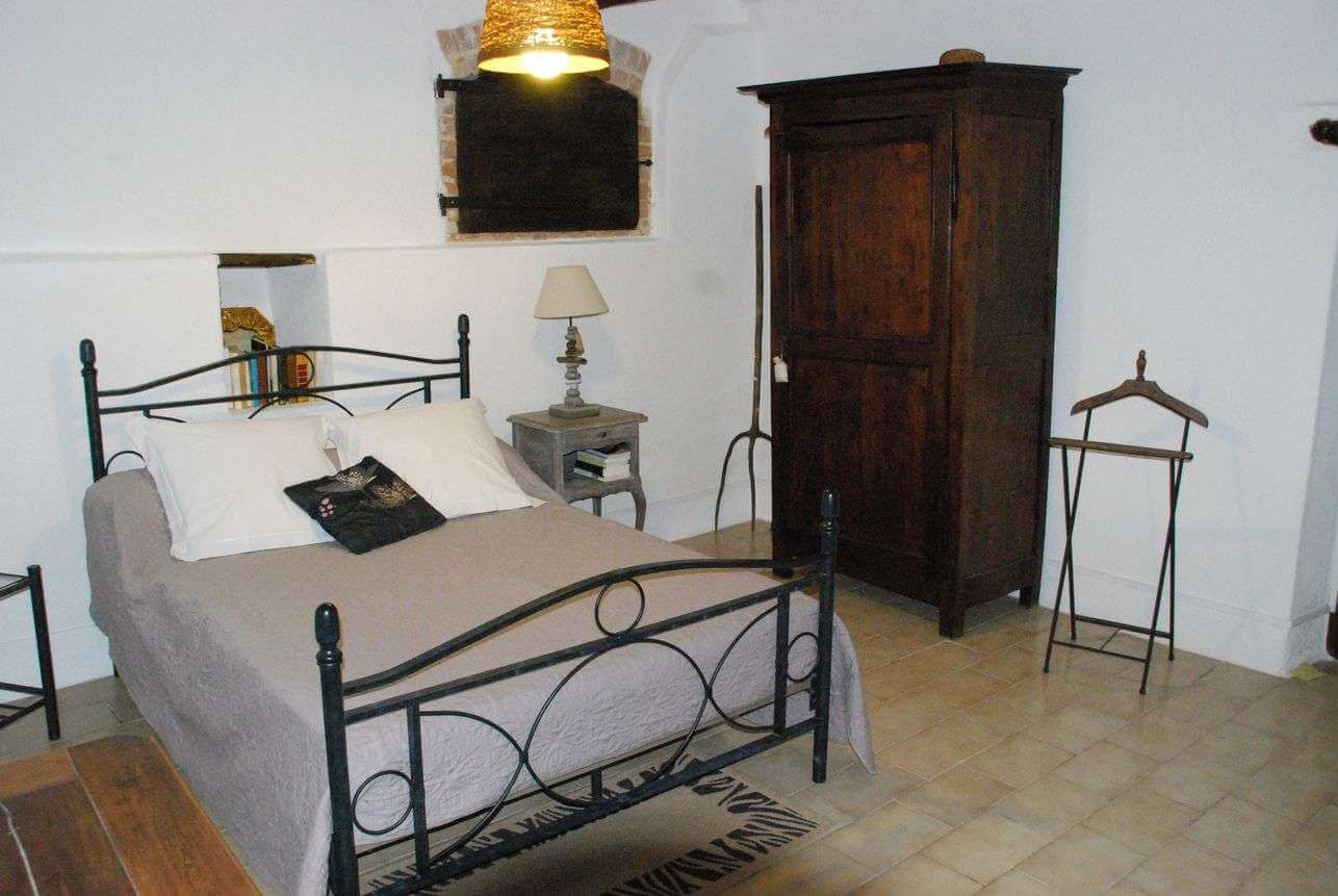 La chambre double du rez-de-chaussée (un lit de 140)