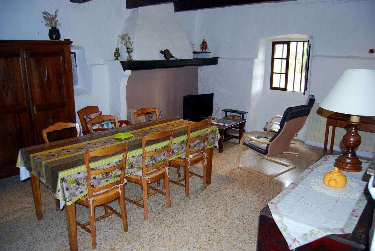 cottage dinning room