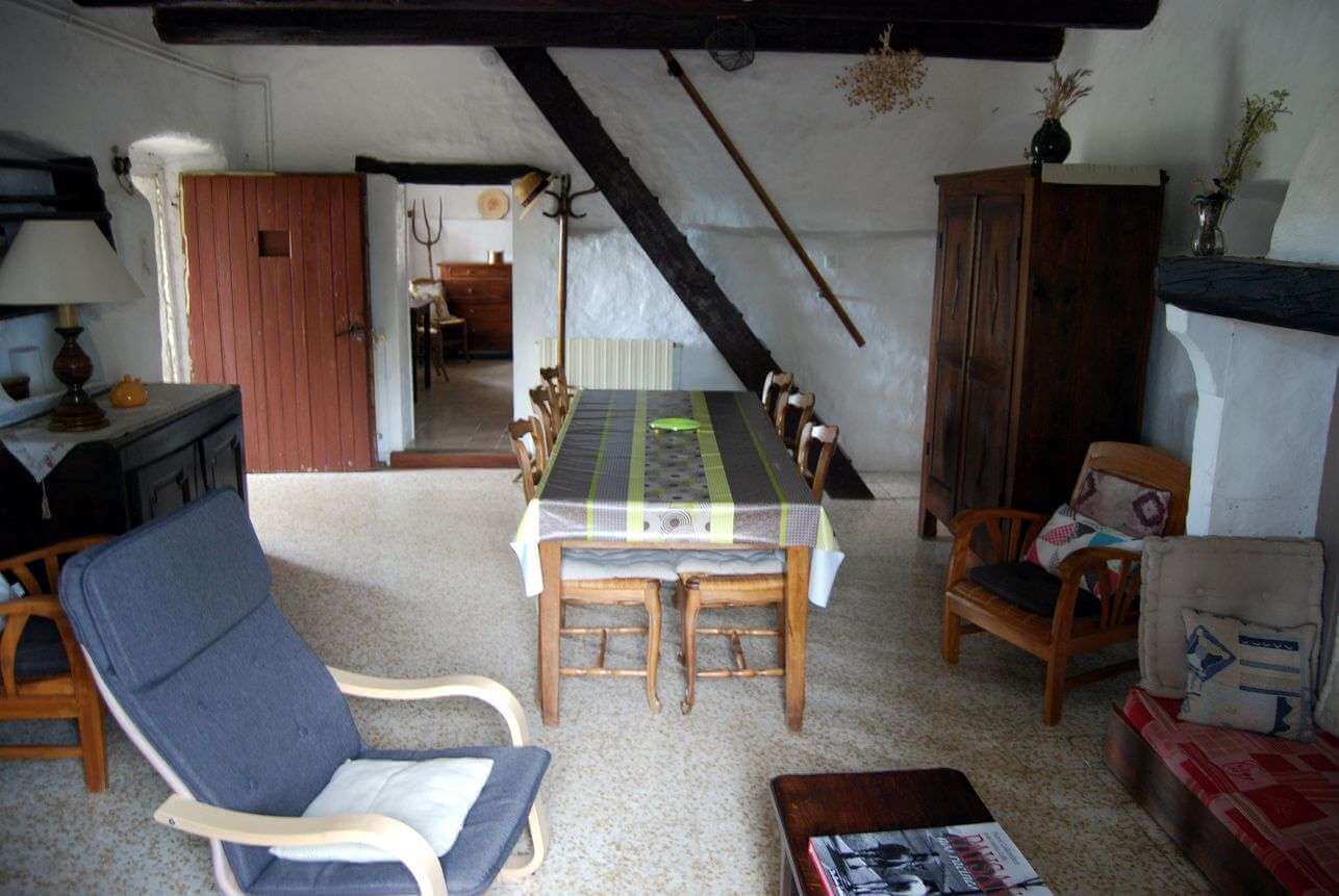 The cottage's dinnig room