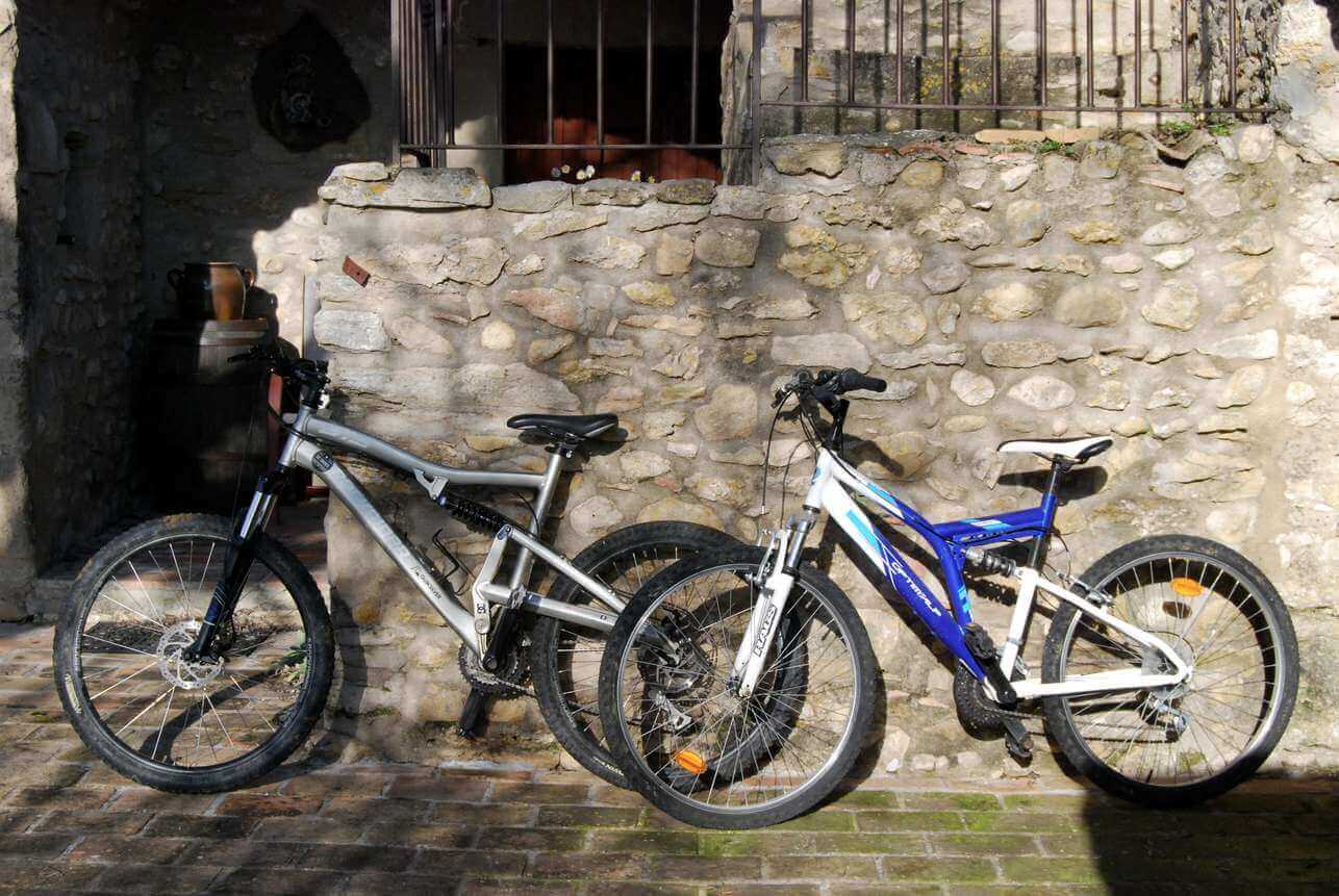 The mountain bikes of the cottage