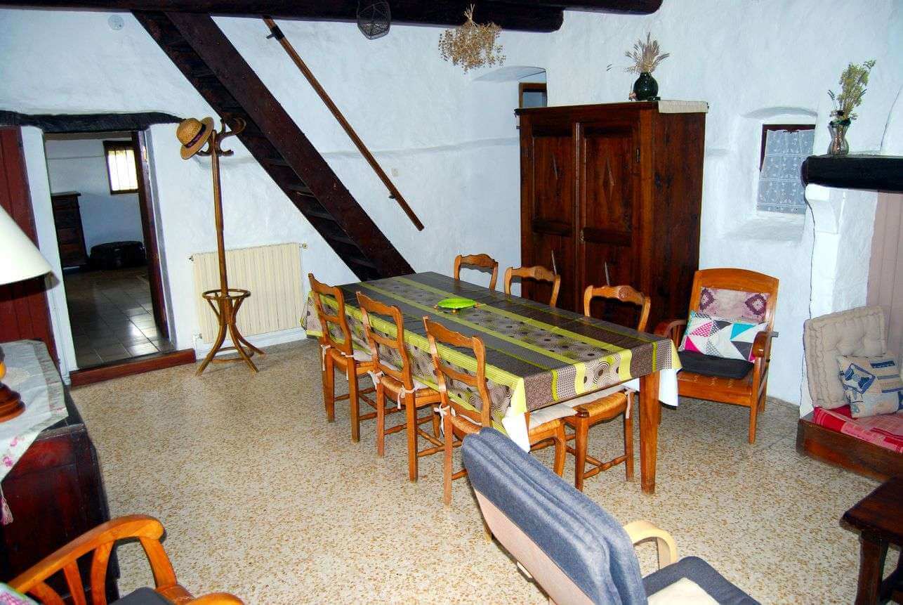 Salle à manger du gîte cévenol